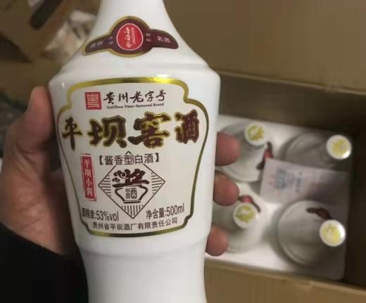 小饭店常见的几款白酒，其貌不扬价格低廉，实则是佳酿珍品