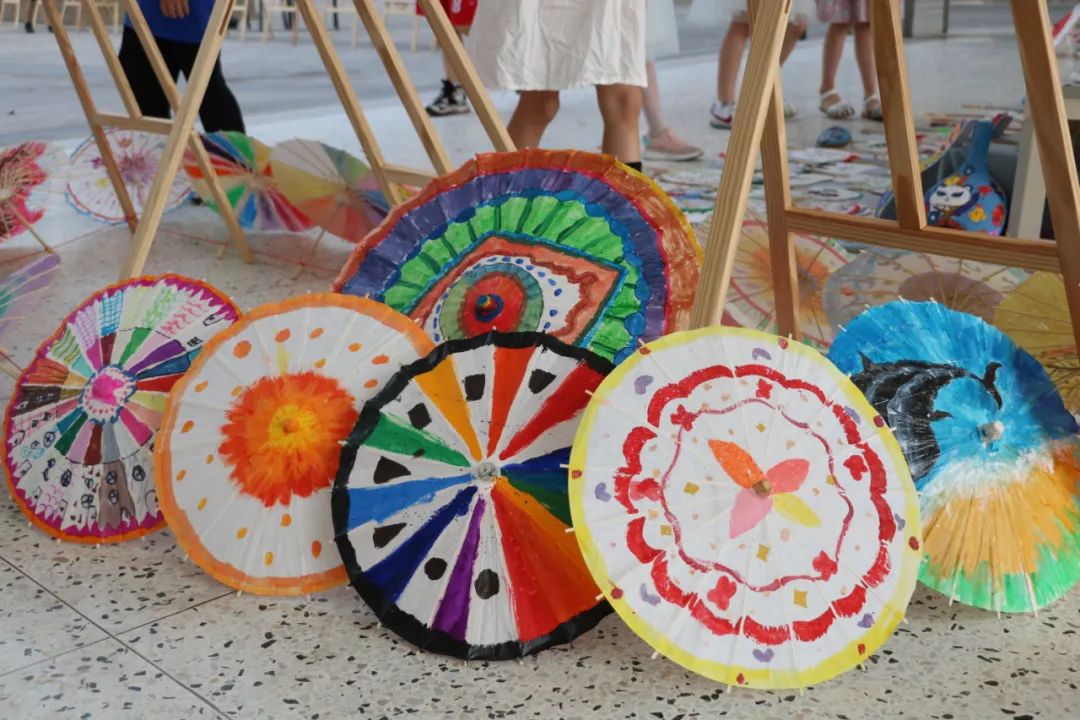 连接梦想，缤纷童年｜双流区实验小学外国语学校举行美术社团展览