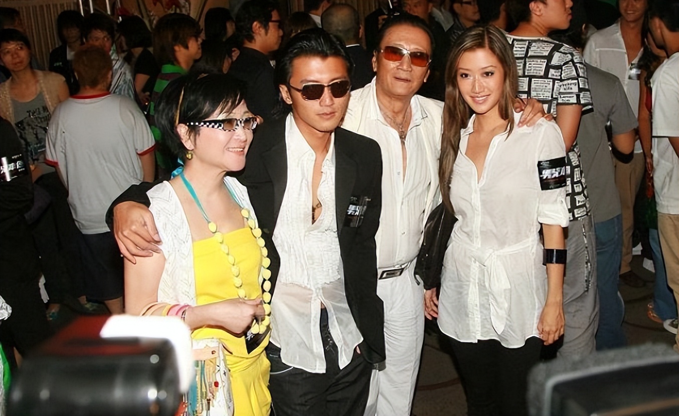 离婚27年，狄波拉和谢贤的人生状况，有何不同？