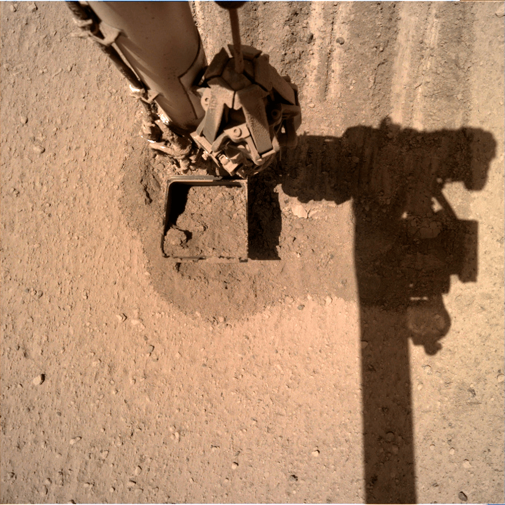 该抖一抖了，祝融号火星车最新自拍照曝光，浑身蒙了一层灰尘