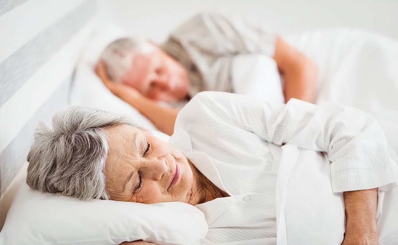 柳叶刀：“日行万步”被否？最佳步数，或因年龄而异，建议参考