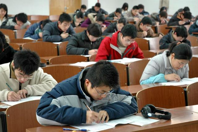 公务员考试中，文科生堪称“考公”小能手，尤其这6个专业很典型