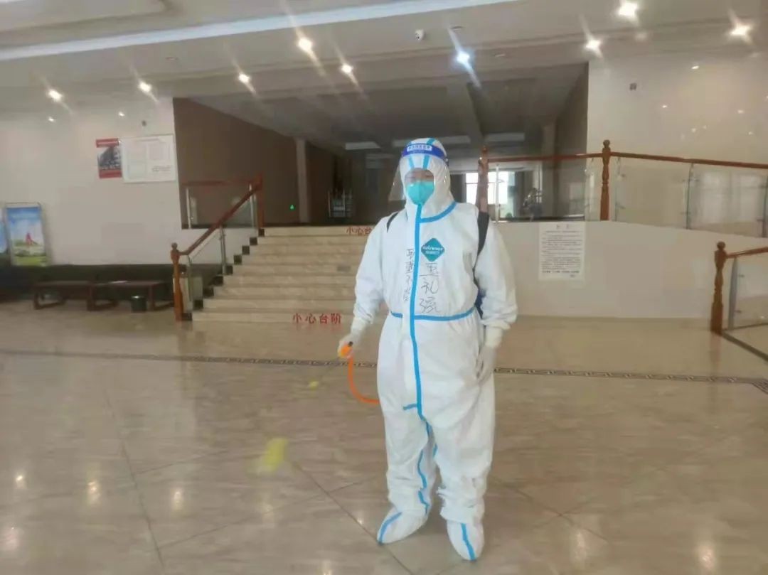 不忘来时路 灼灼赤子心——记西堡小学“抗疫先锋”王礼强校长