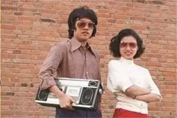 80年代，“三转一响”4大件，有钱人才能出得起的彩礼，哪4件？