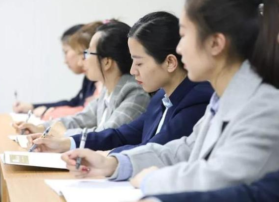 停工却不影响收入，这几个职业“真香”了，原来学历这么重要