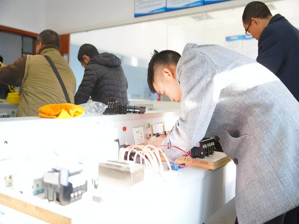 华阳和高新区哪里可以学电工？华阳电工培训学校