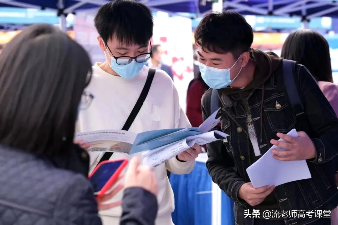 高考志愿报考，如果考生不知选啥专业好，那就报考计算机类专业吧