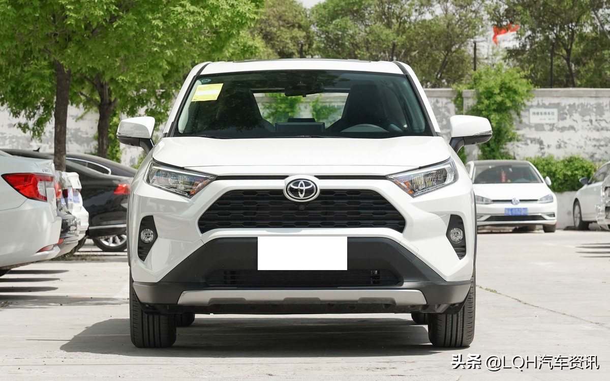 手握20多万，全新丰田RAV4和大众迈腾，买哪个更适合家用呢？