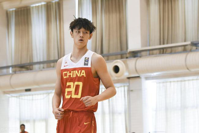 中国进入nba人物有哪些(中国男篮的希望之星，天才少年曾凡博，最有希望进NBA的球员)