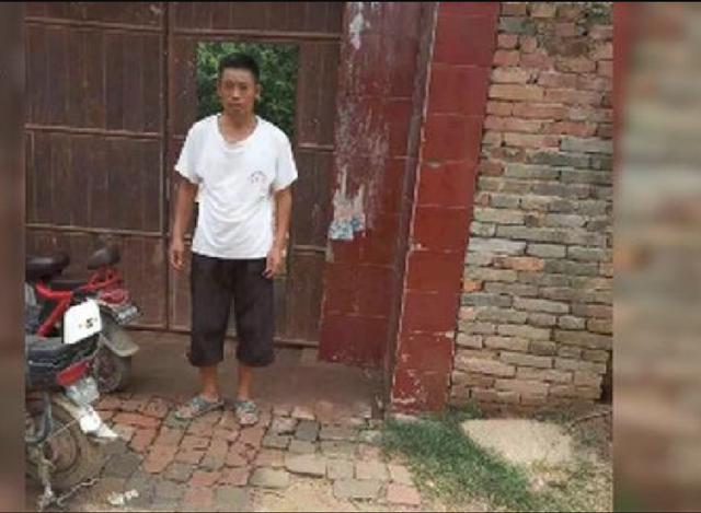 河南教师遭开除，档案被顶替22年，对方还找他借身份证办退休