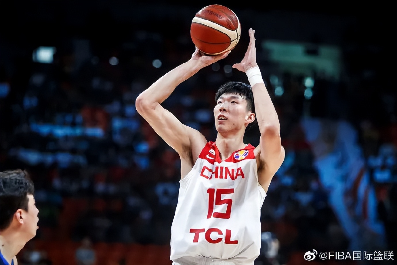 中国进入nba有哪些球员(FIBA国际篮联官方晒出参加过NBA选秀的中国球员照片)