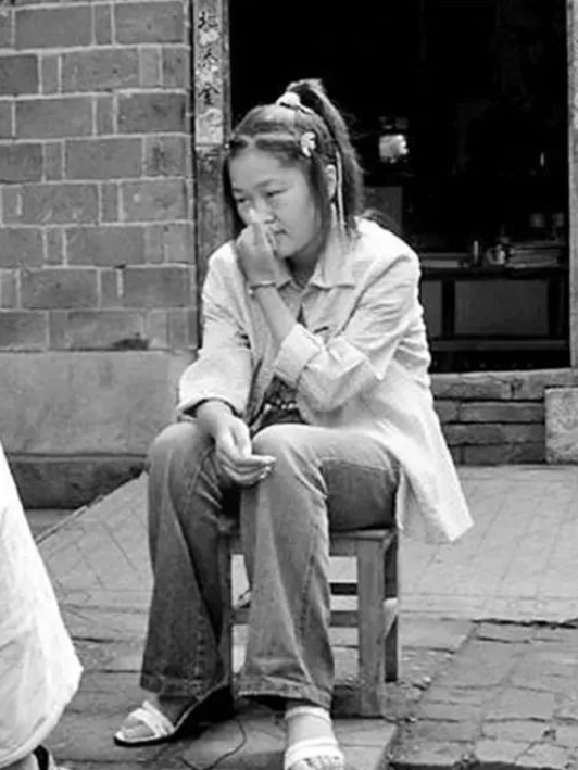 16年前，那个高考故意交白卷的河南“零分少女”，如今怎样了？