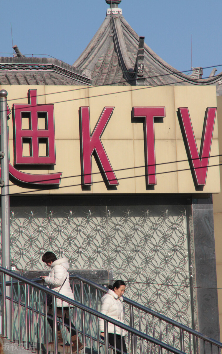 为提高ktv酒水消费营业额允许并要求店内存在卖淫行为如何定性?