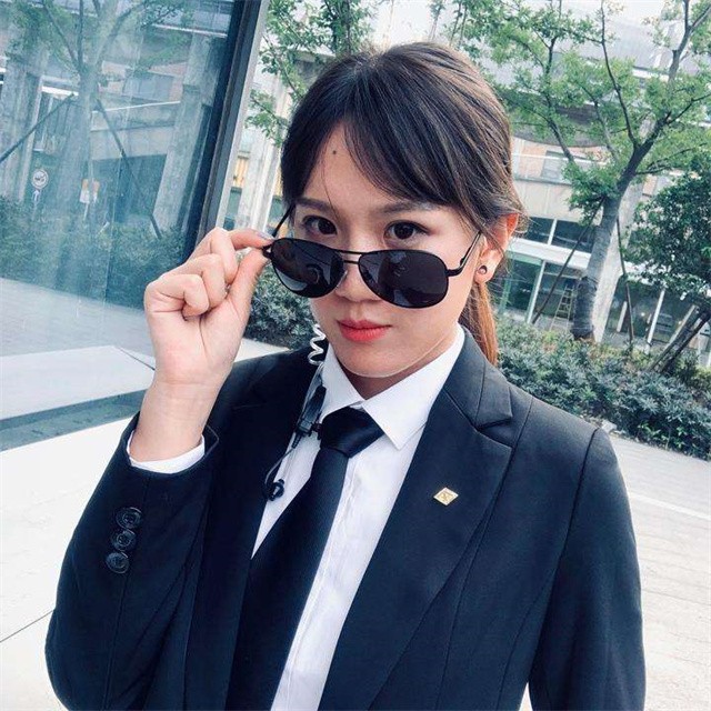 美女保镖吸引29万粉丝，年薪36万，富商老板一次小费超一个月工资