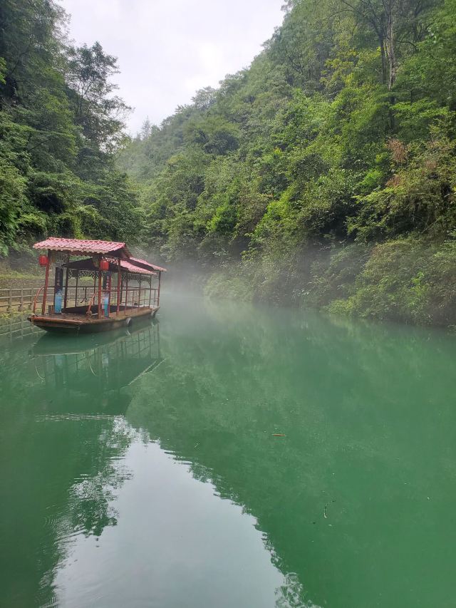 狮子关旅游区坐落在恩施州宣恩县境内,这里山势险峻,草木丰茂,怪石