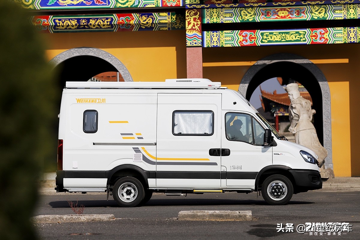 依维柯欧胜底盘的卫航k590b型房车,品控出色,内饰轻奢原木风