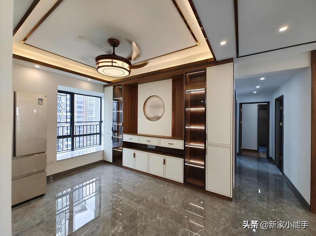 他家116平新中式风格，全屋文雅又大气，进屋就被入户玄关迷住