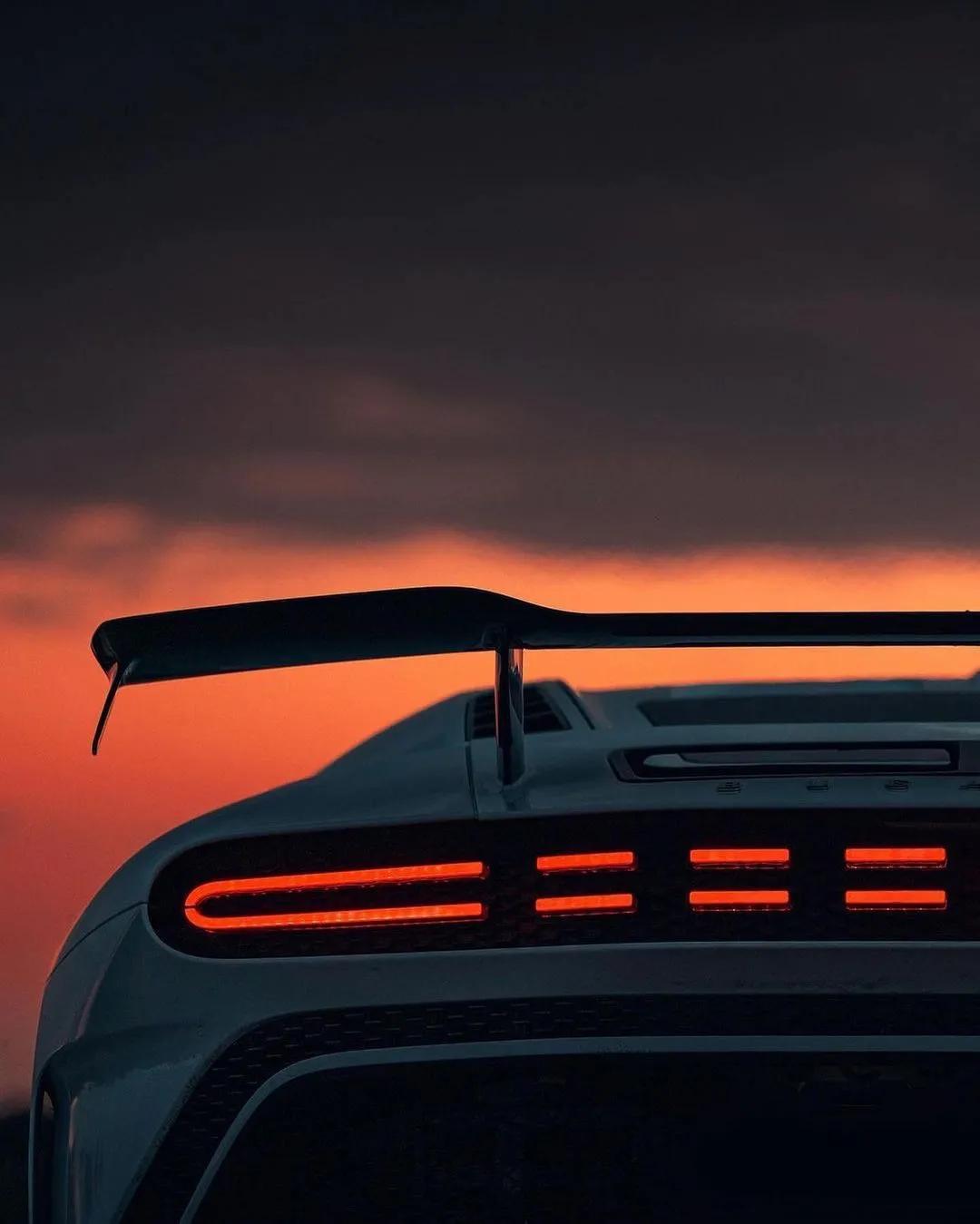 《高清豪车手机壁纸系列》布加迪遇到保时捷和法拉利