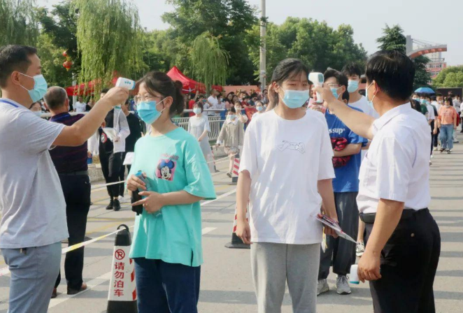 高考答题卡图片（高考涂答题卡为何必须2B铅笔）