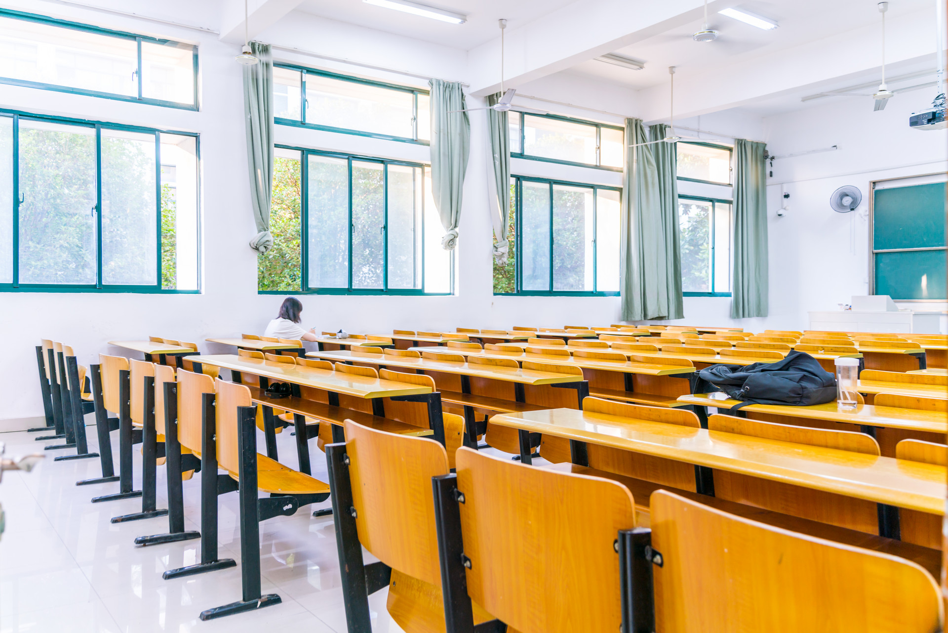 成人高考考上后要去学校吗，会影响上班吗？