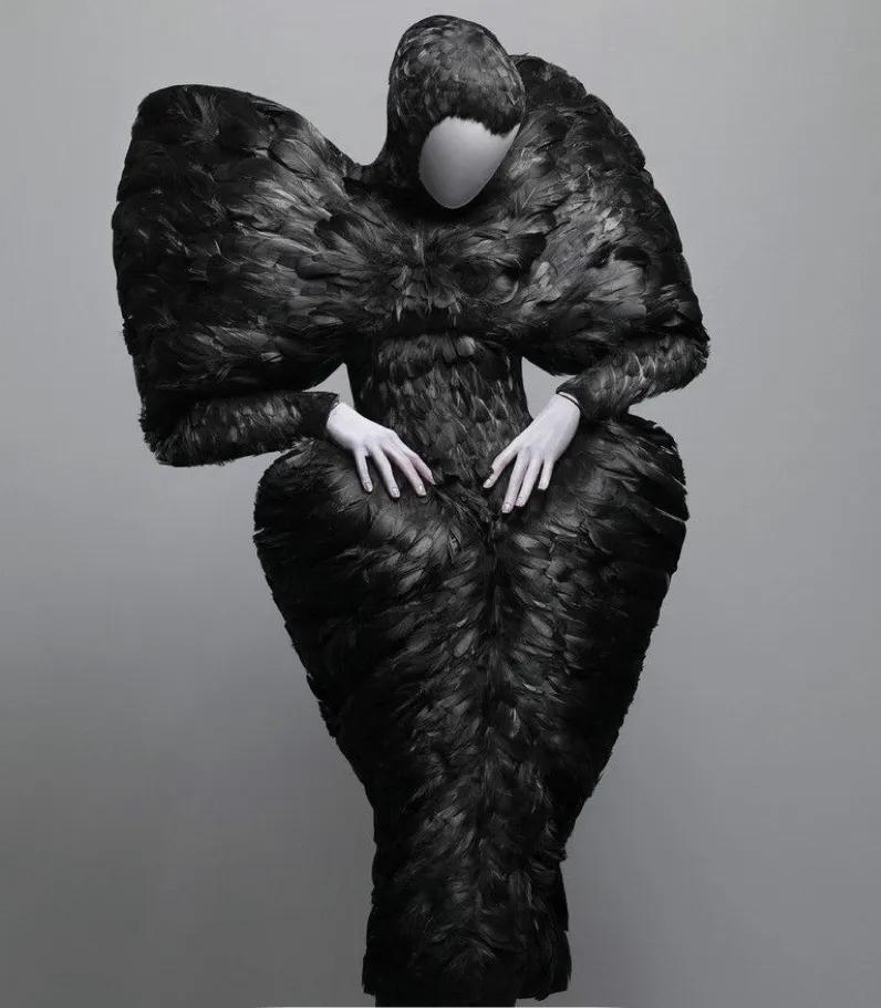 服装编年史2000s——亚历山大·麦昆