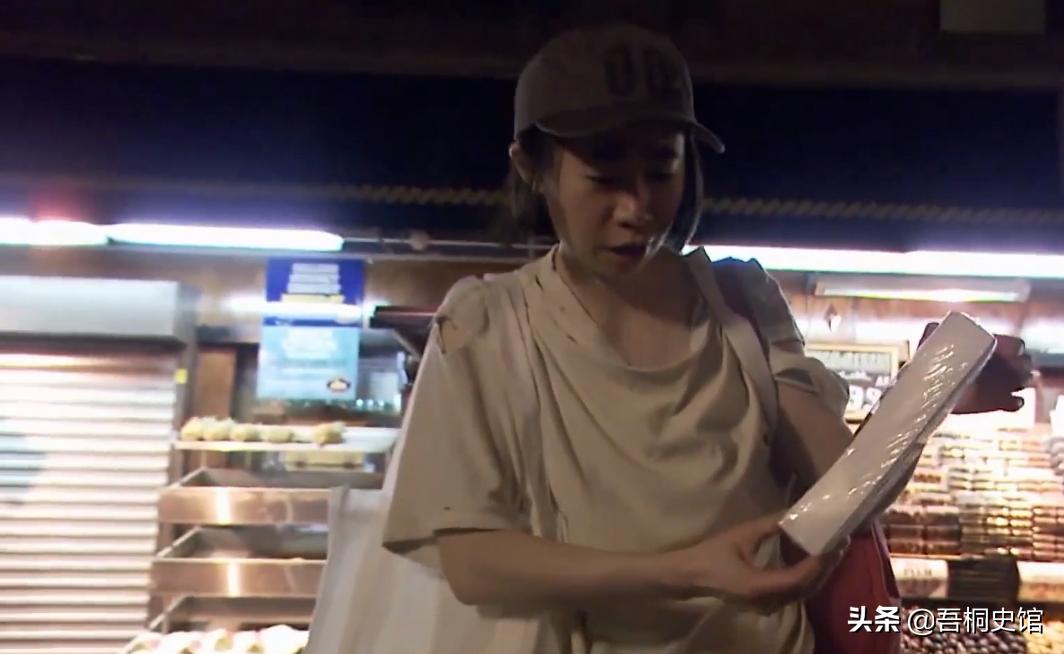 纽约大姐一条裤子连穿13年，上厕所从不用纸，13年后省出了一套房