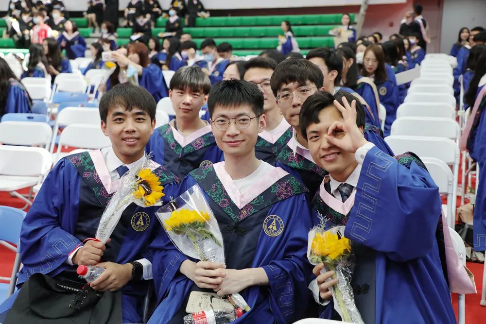 《孤勇者》寄语，“礼”送毕业生，2022届毕业典礼温情满满！