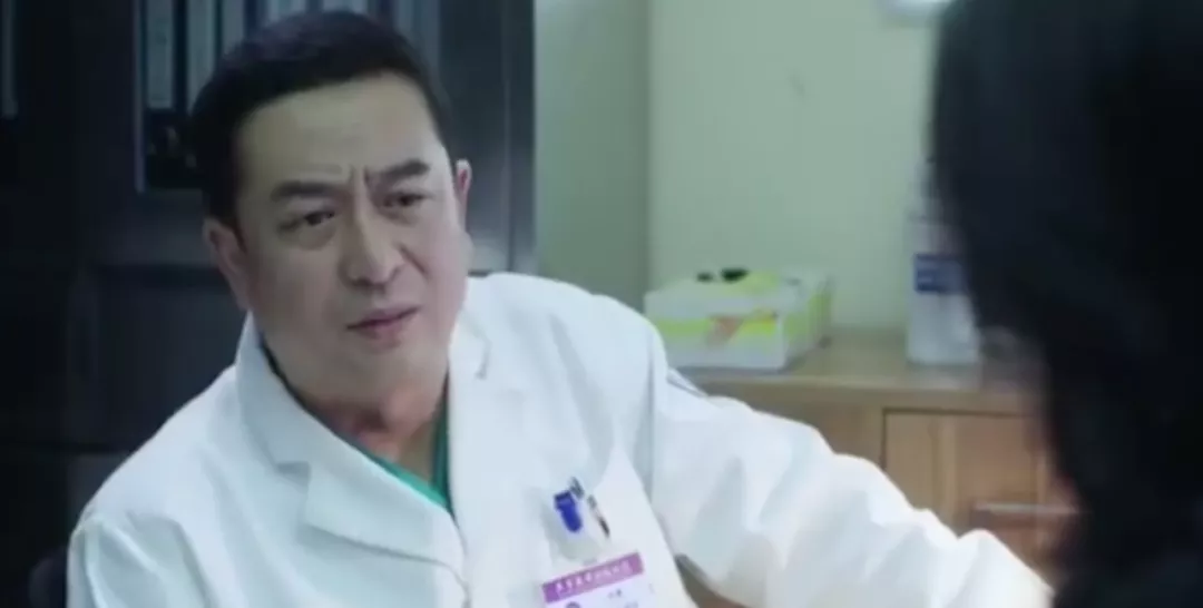 不想成为家族耻辱，他选择放弃从医