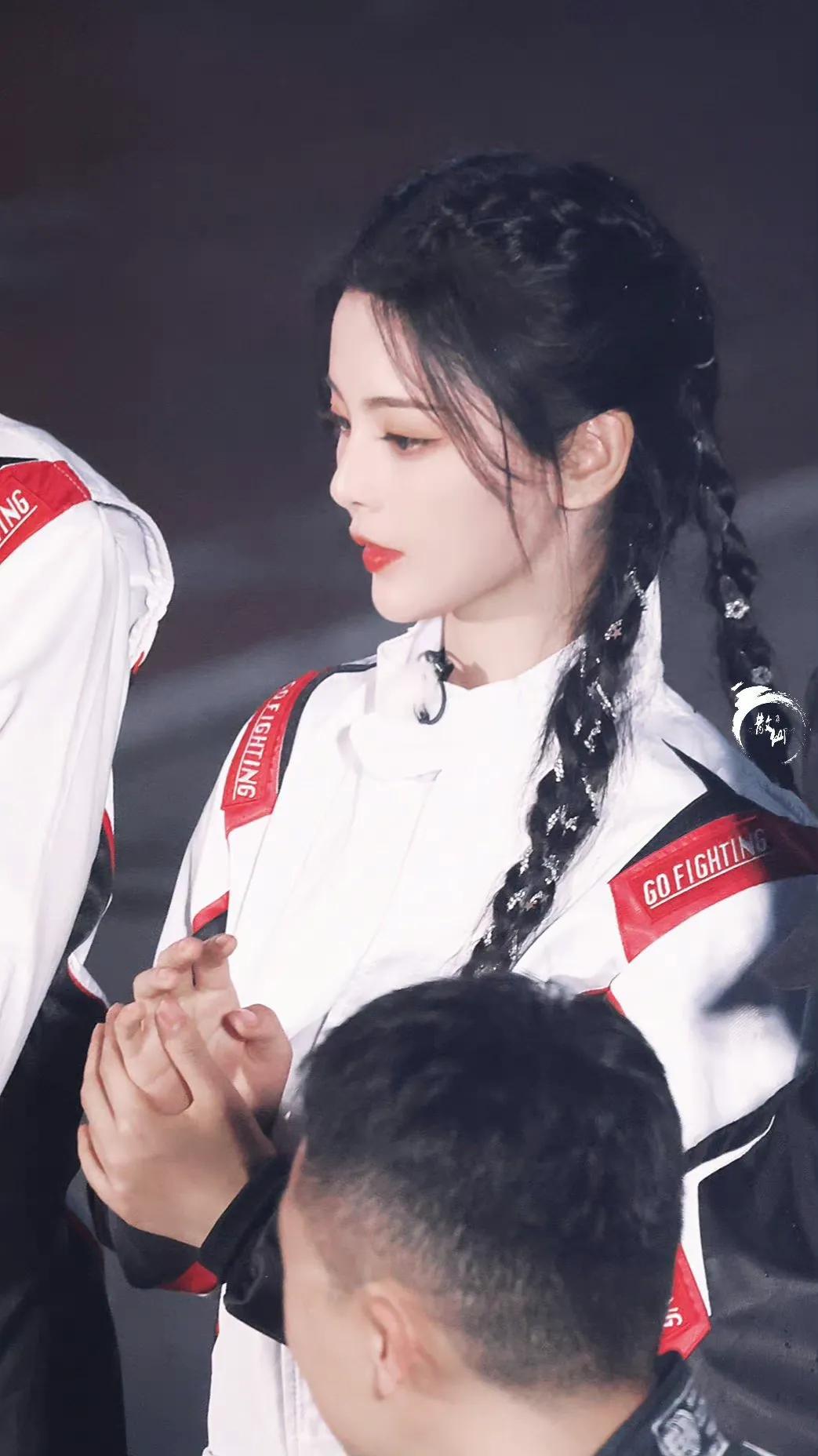 综艺《极限挑战》横店路透之杨超越小姐姐