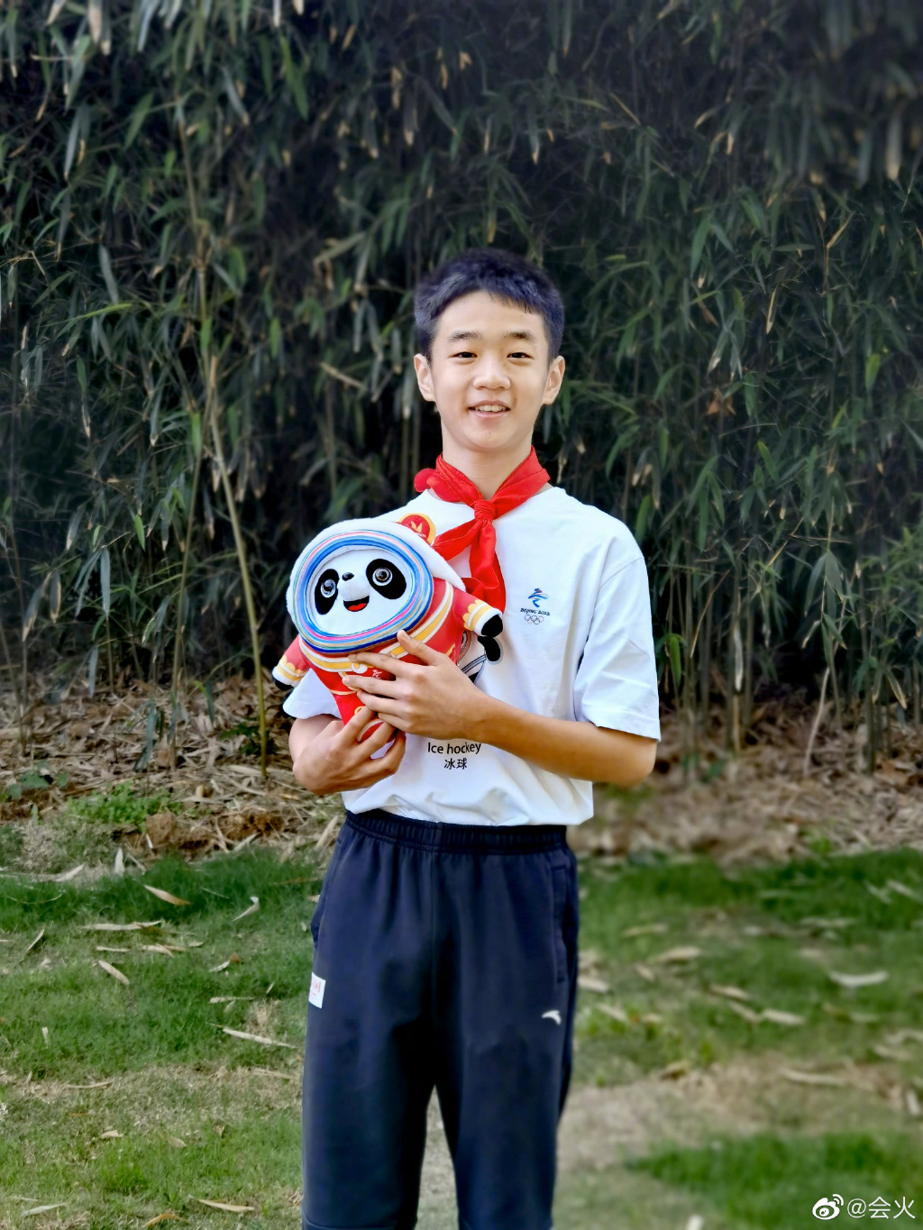 8年过去，杨阳洋长得和杨威一样高了，但网友却不买账了