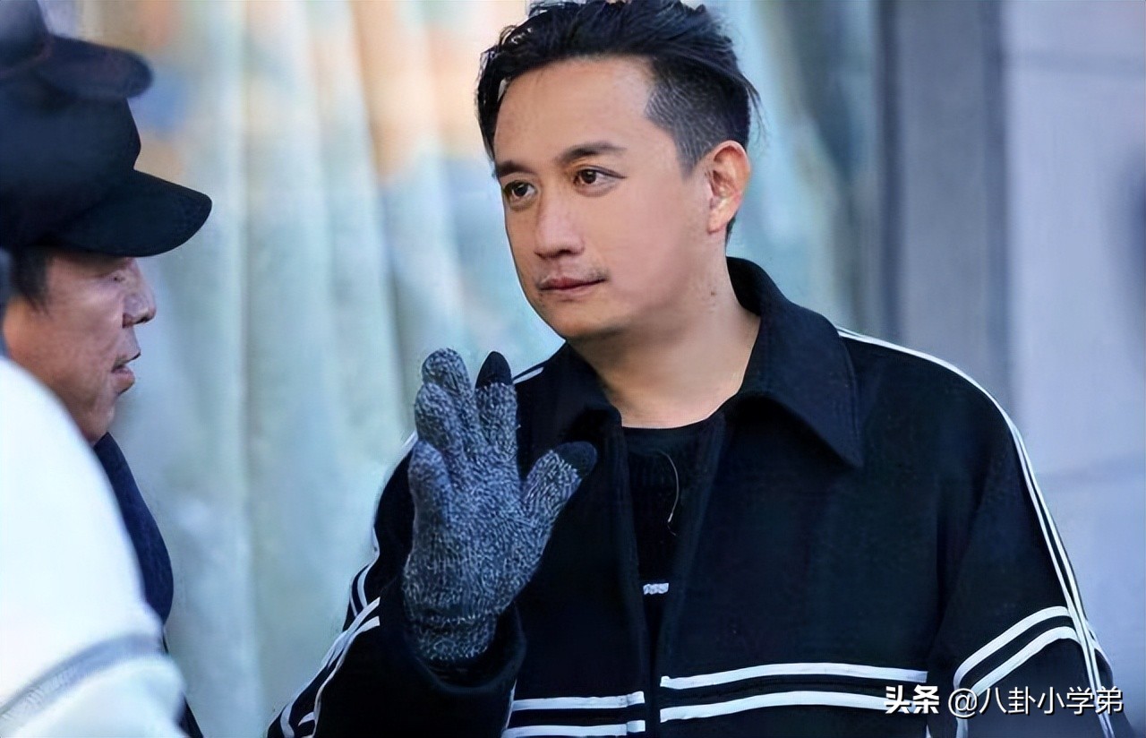 表面是演员，实际是大学老师的5位明星，他们的学生个个名气大