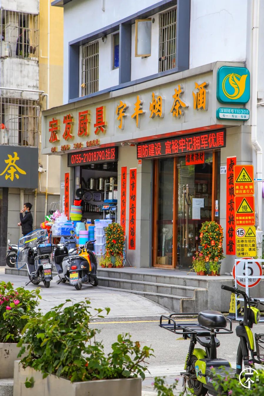 我在深圳富士康打工，月入5k，住30元旅館
