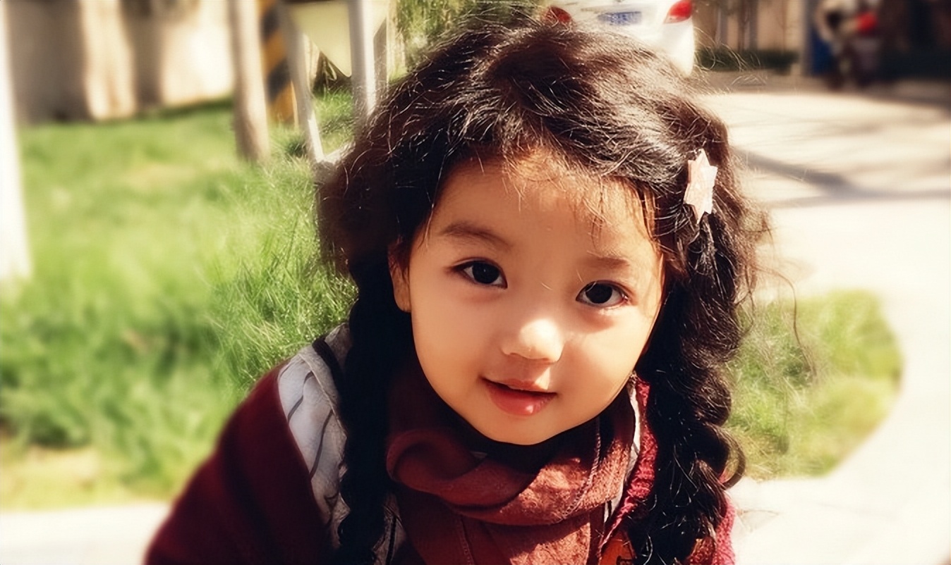 又一位10后天才迷你花横空出世，影视圈的未来就看她们了？