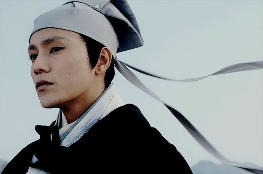 10位长得像“混血儿”的男星，个个明眸皓齿，实打实的中国美男子