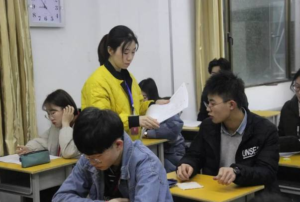 大学生丝袜（南京一高校女生穿）