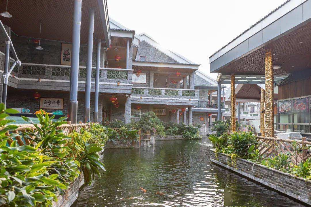 两个给别人改诗的例子，都是名人，谁在画龙点睛，谁在狗尾续貂？