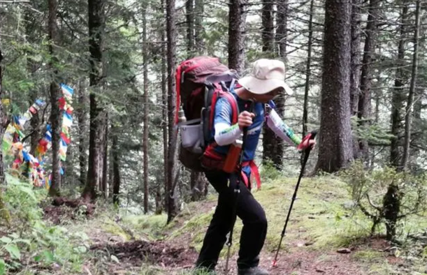 坐落在县城的二本学院，占地面积为全国榜首，部分专业横扫