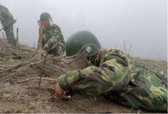 “排雷英雄”杜富国：失去双眼和双手，荣获一等功享受什么待遇？