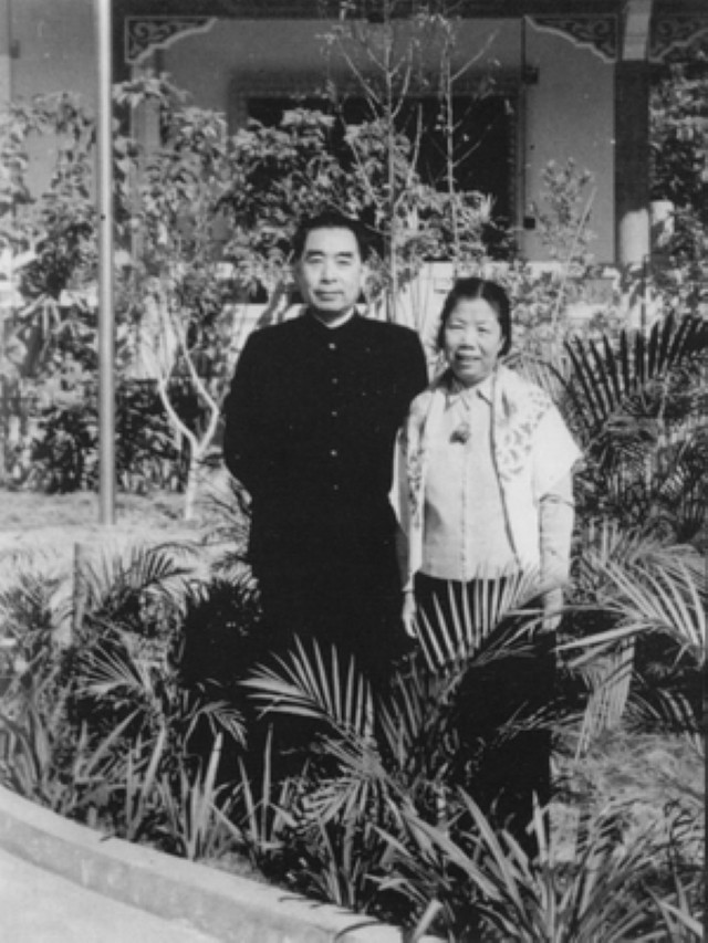 因与周总理太像，被邓颖超邀请做客，看了他的电影邓颖超落泪了