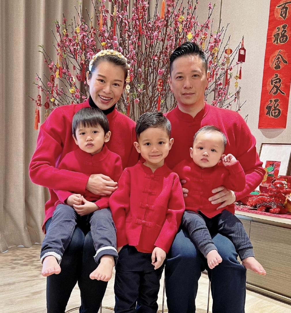 胡杏儿备战《浪姐3》，丈夫独自带娃，三兄弟都有起床气萌态十足