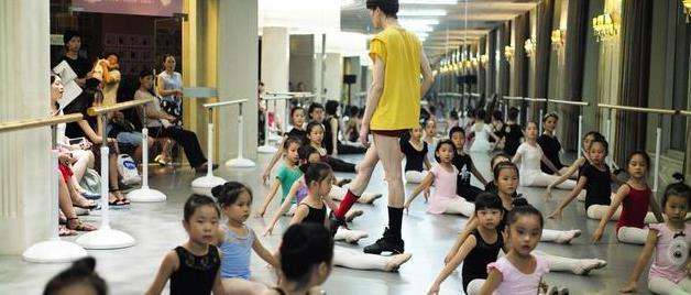 杨丽萍关门弟子郭冷：除了跳舞什么都不会做，年入百万却无人敢嫁