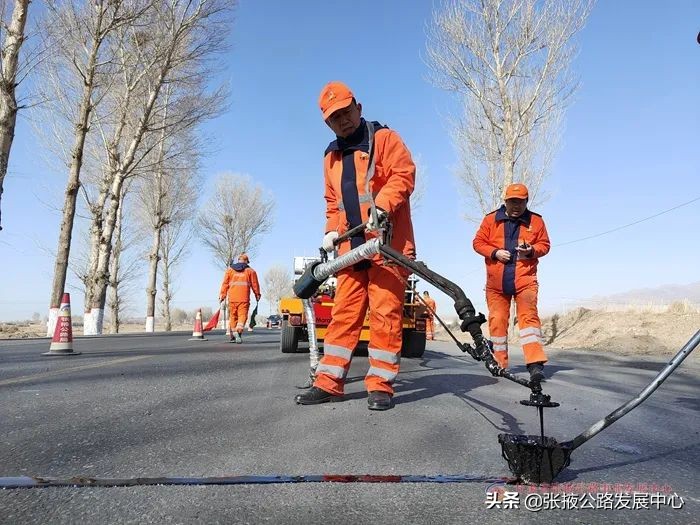 草长莺飞春已至 公路养护正当时