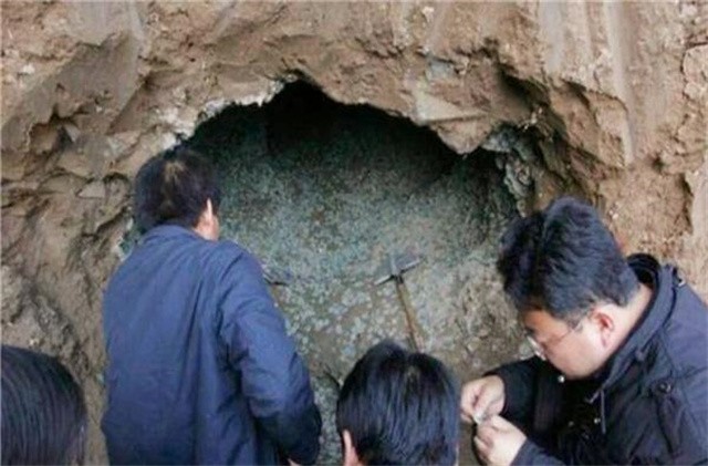 2010年，陕西华县一建筑工地，挖到“地下银行”