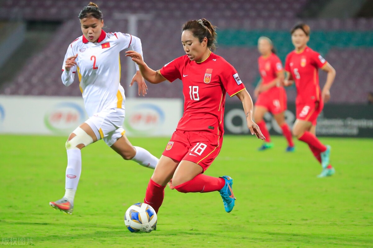 中国女足3-1越南(3-1，控球超7成造14射！中国女足逆转越南队，提前锁定世界杯名额)