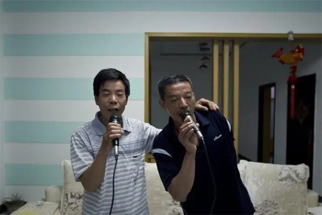華山挑夫可能無人再接班：擔140斤走2公裡，賺的都是血汗錢