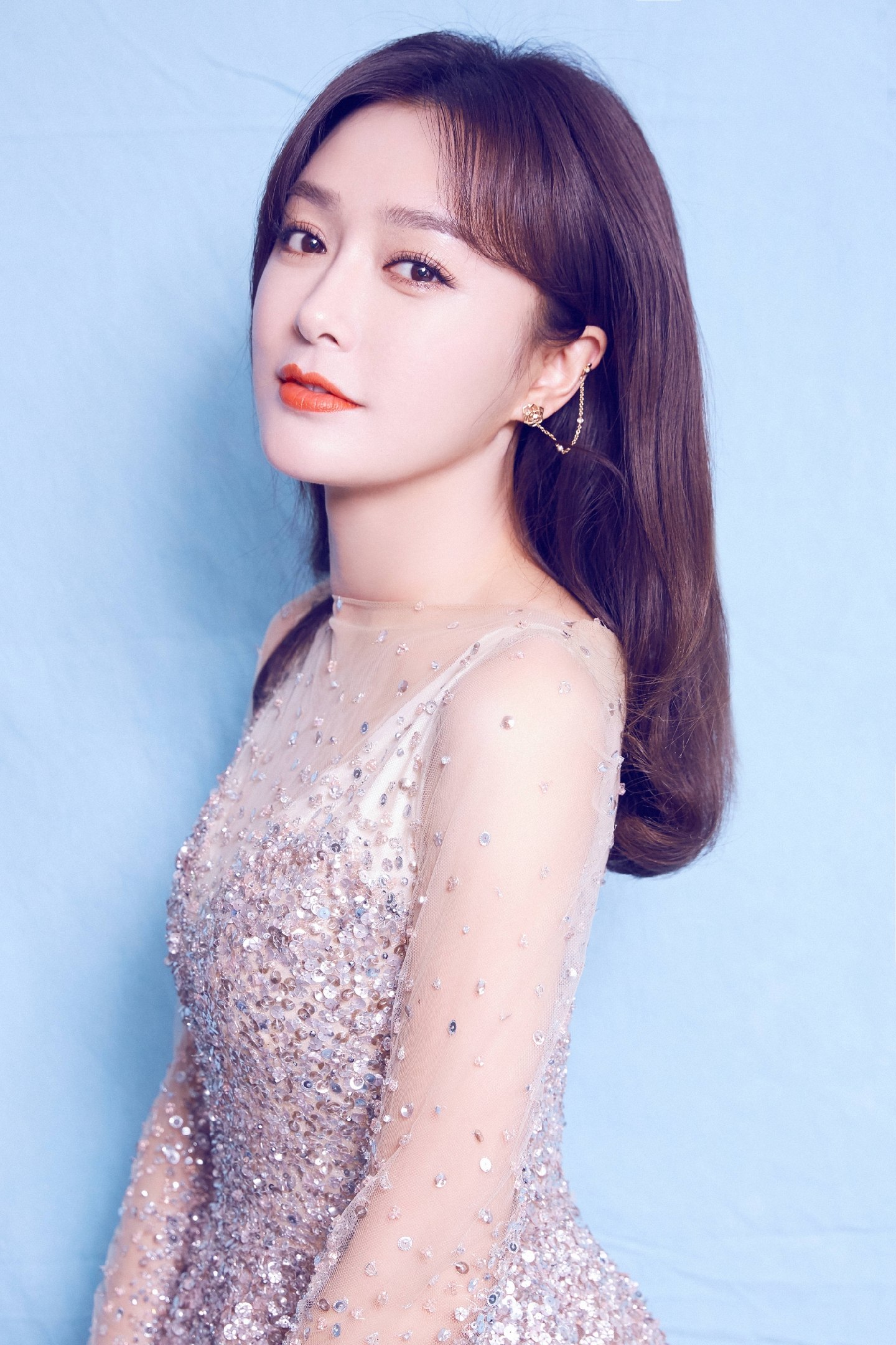 影视女演员秦岚，优雅靓丽