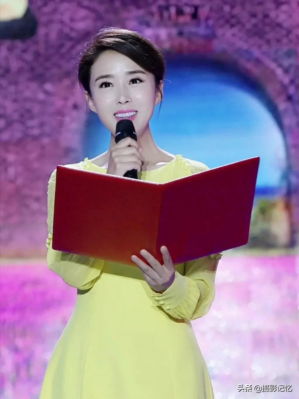 颜丹晨：貌美的才女