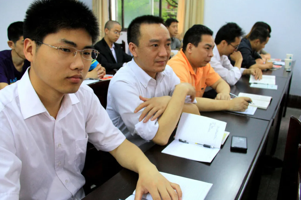 大学生入党的“硬性要求”，再快也要花3年时间，尽量在大一申请