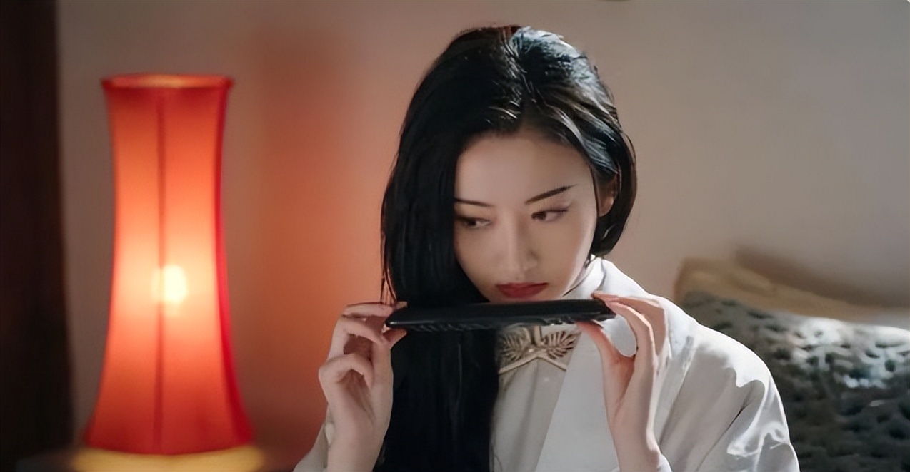 北景甜南奕欢：一个资源拿到手软，一个沉沦网大，今差距一目了然