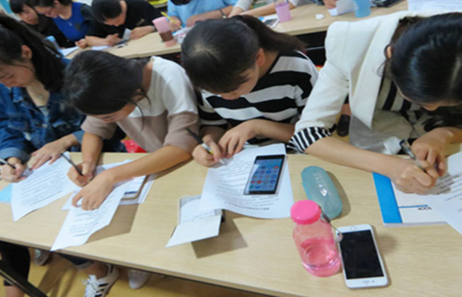 普通家庭培养个985大学生要花多少钱？算完账后，家长直呼供不起